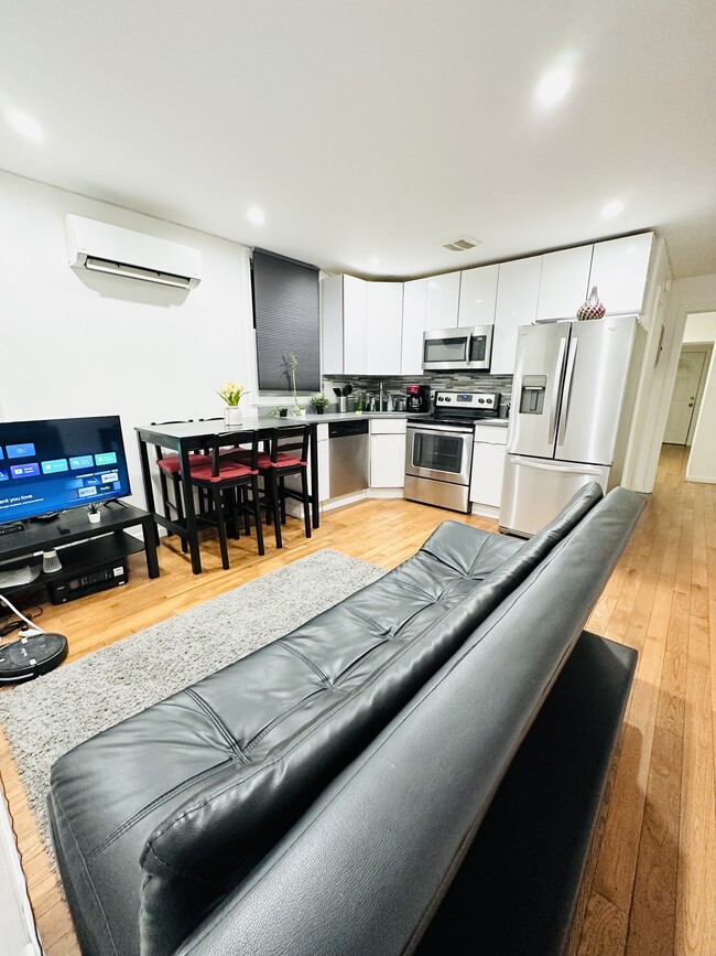 40 Woodbine St Unit 1