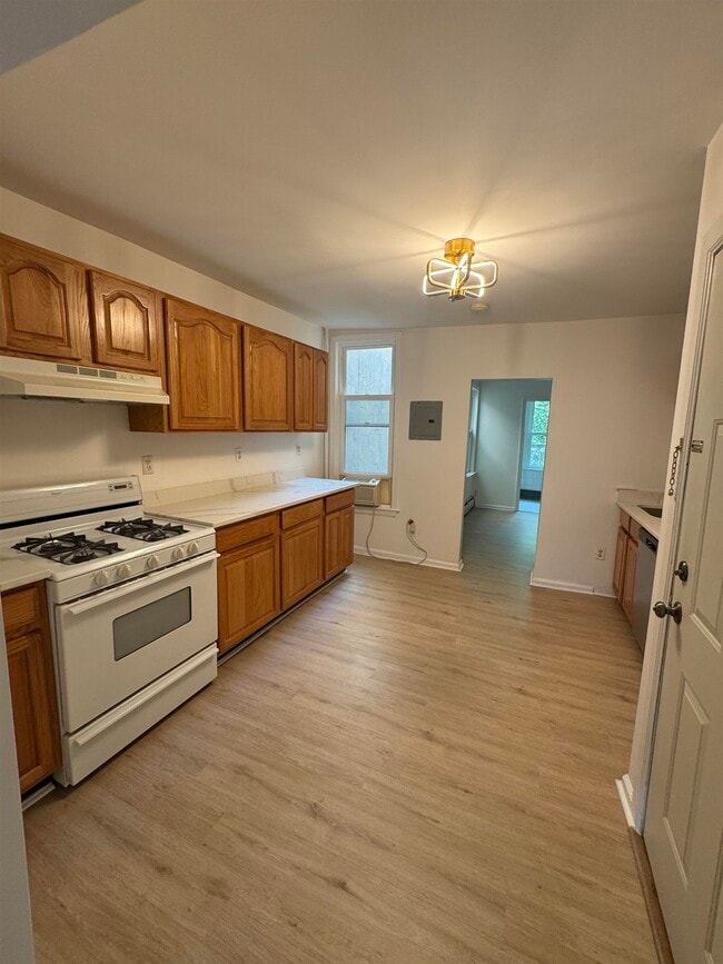 Building Photo - 421 Adams St Unit 2L