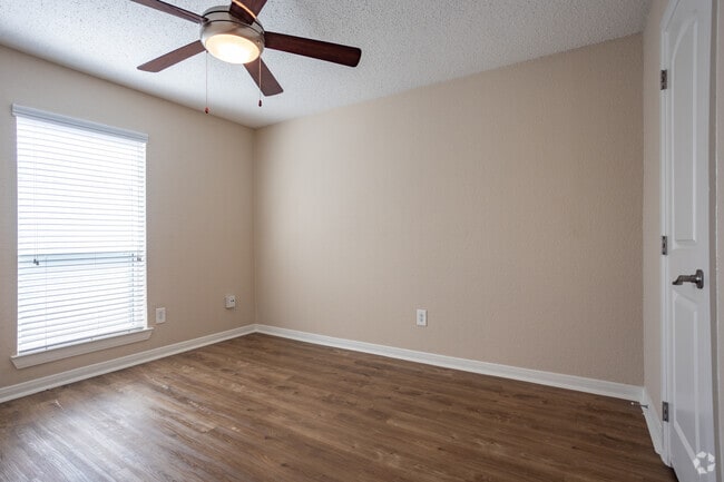 2 BR, 2 BA - 991 SF - Montabella at Oak Forest