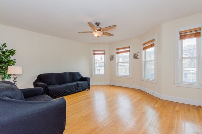 Photo - 126 Minden St
