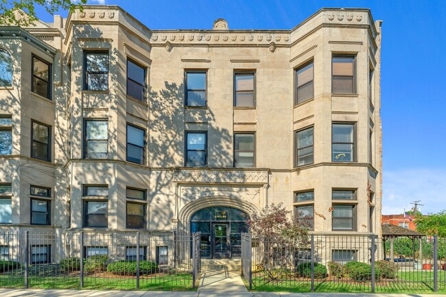 Building Photo - 4144 S King Dr Unit 11M
