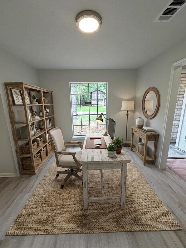 Photo - 2102 Lake Creek Dr