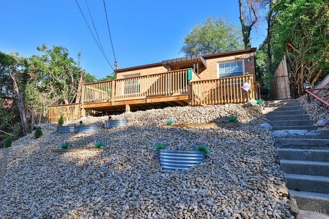 Building Photo - Two Bedroom Home for UC Students for This ...