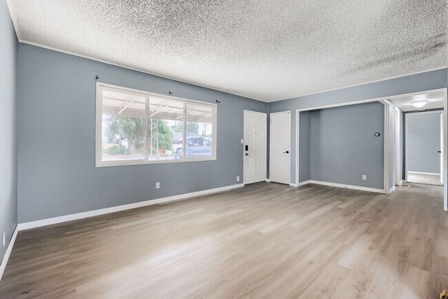 Photo - 1904 N Hancock Ave
