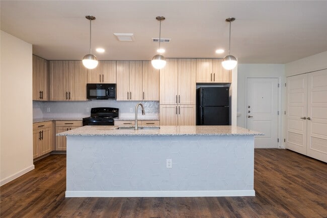 Photo - 1000 E Yager Ln