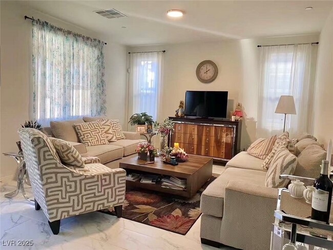 Photo - 845 N Water St