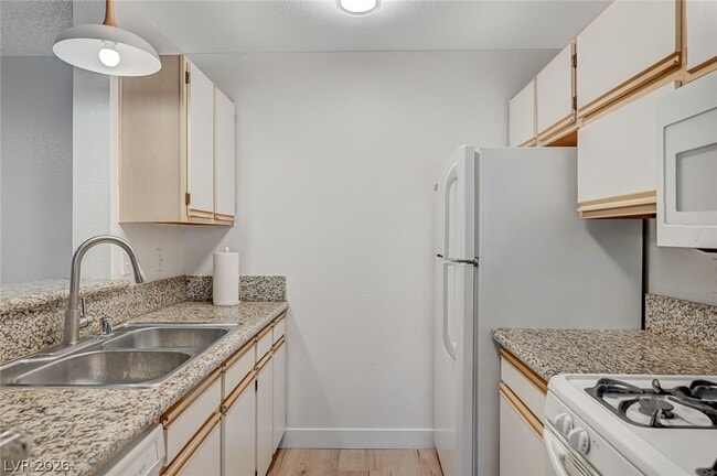 Building Photo - 2200 S Fort Apache Rd Unit 1064