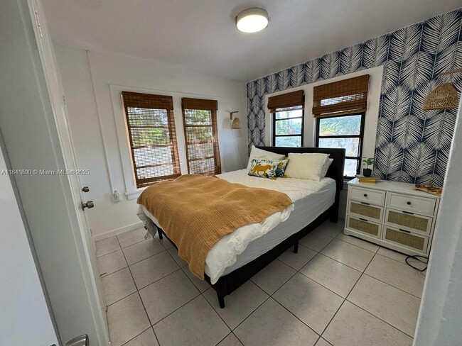 Photo - 3901 SW 6th St