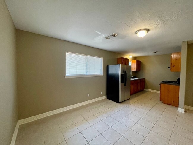 Photo - 5715 Crestland Loop