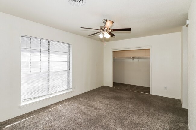 Building Photo - 3006 Falk Ct Unit 3006