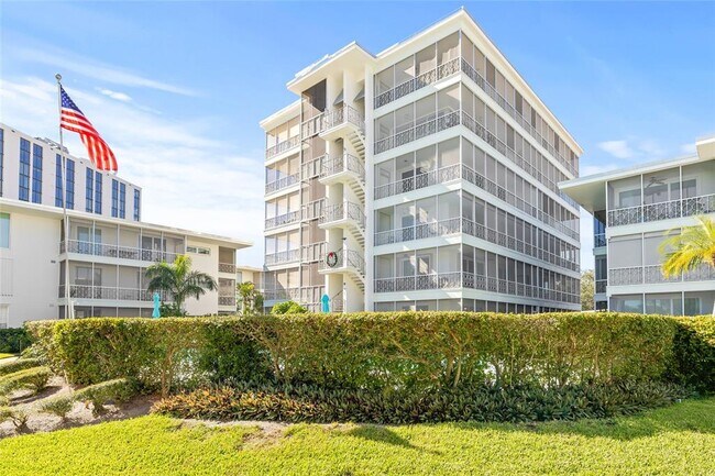 Building Photo - 1012 N Shore Dr NE Unit 14 Rental