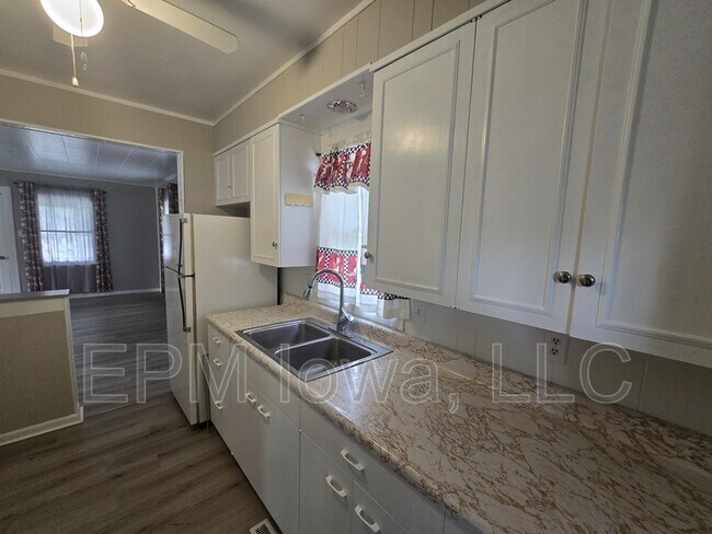 Photo - 1124 Kern St