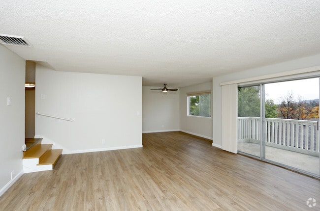 Photo - Lake Vasona Manor