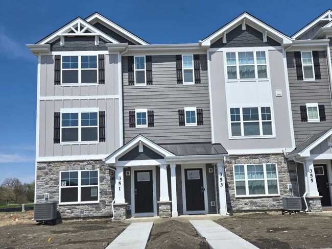 Photo - 351 Bridgeview Ct Townhome