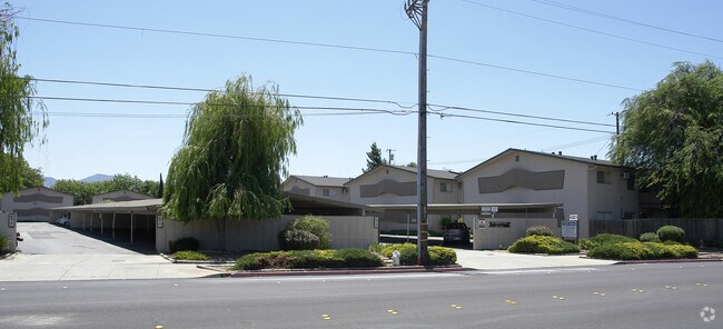 Willow Green - Willow Green Apartments