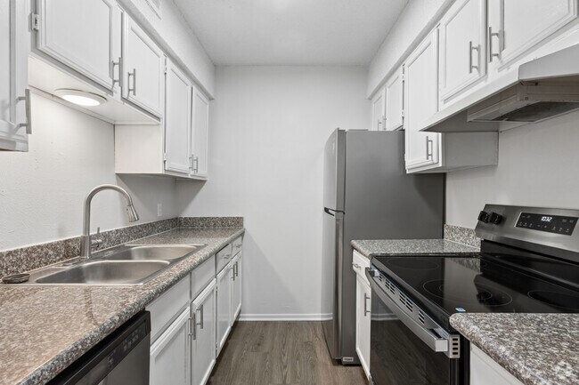 2BR, 1BA - 905SF - B1 - Kitchen