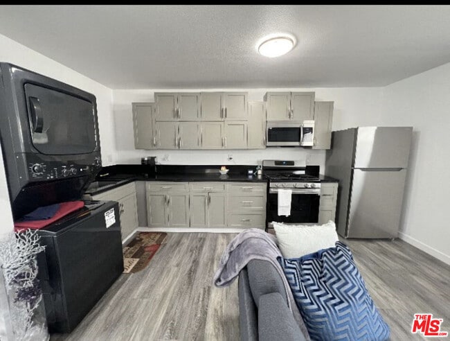 332 W Ellis Ave