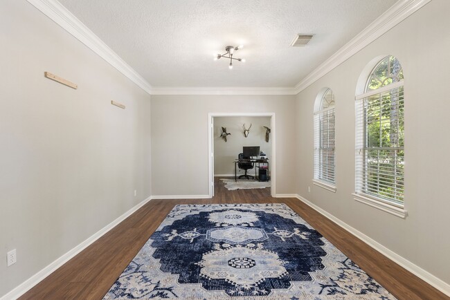 Building Photo - 10 Scenic Mill Pl