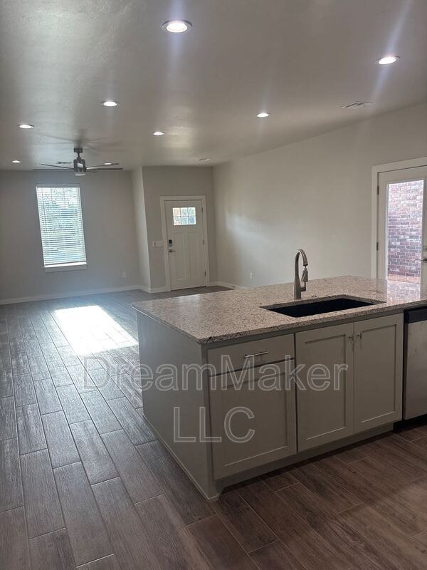 Photo - 1002 Riva Pkwy
