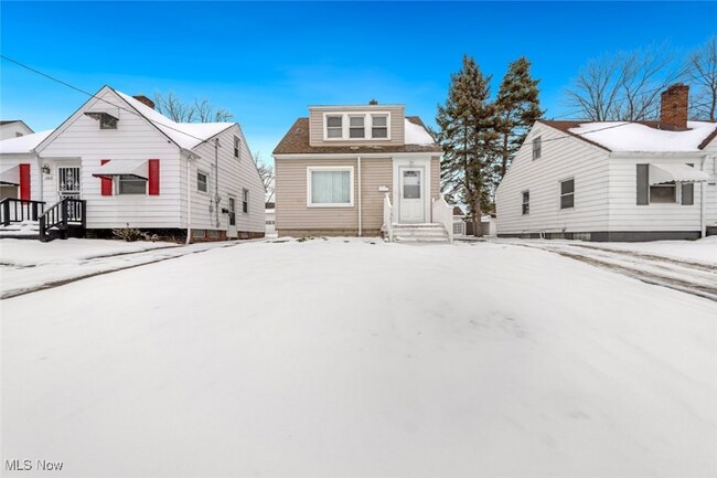 Photo - 18851 Raymond St