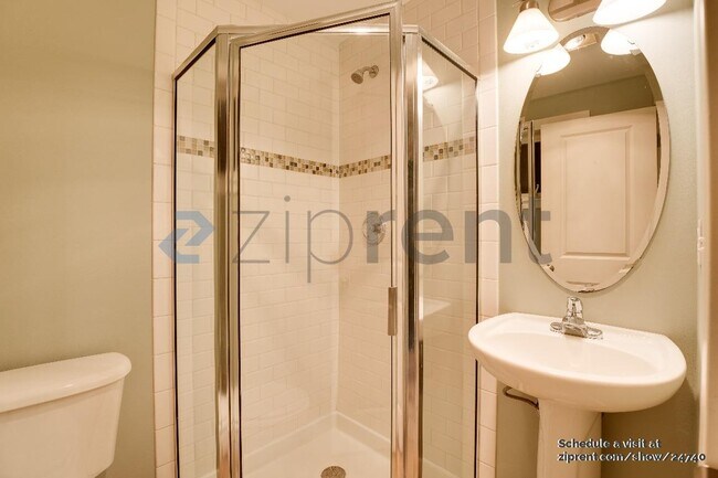 Photo - 9506 Interlake Ave N