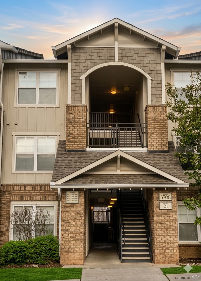 Building Photo - RENT PRICE IS FOR ENTIRE UNIT, NOT PER BEDROOM!
