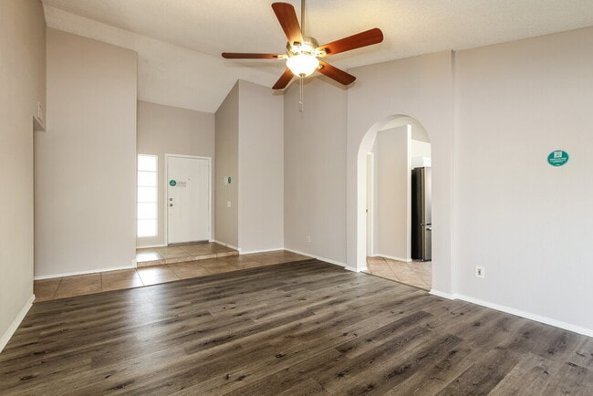 1101 W Wickieup Ln