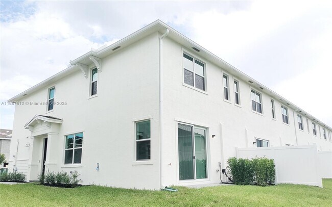 Photo - 400 SE Crossoak Ln