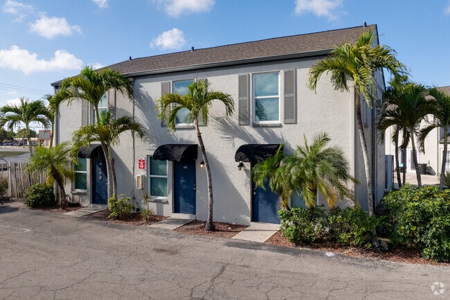 Building Photo - Woodside Villas