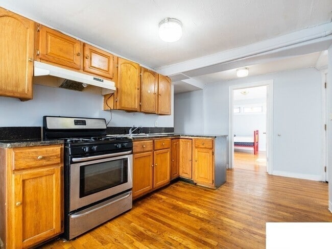 Building Photo - 469 Salem St Unit 2 Rental