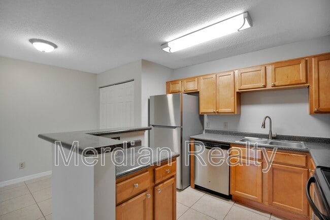 Photo - 305 Lakepointe Dr Unidad 104