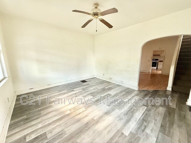 Photo - 726 Waddell Ave
