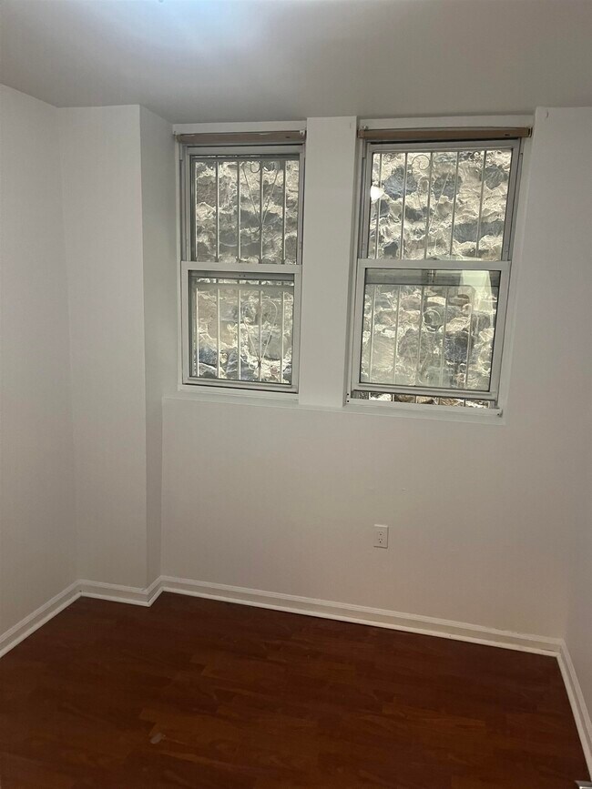 Photo - 1211 Hillside Pl