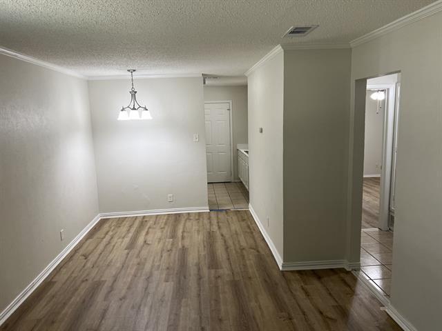 Photo - 208 Hosack St