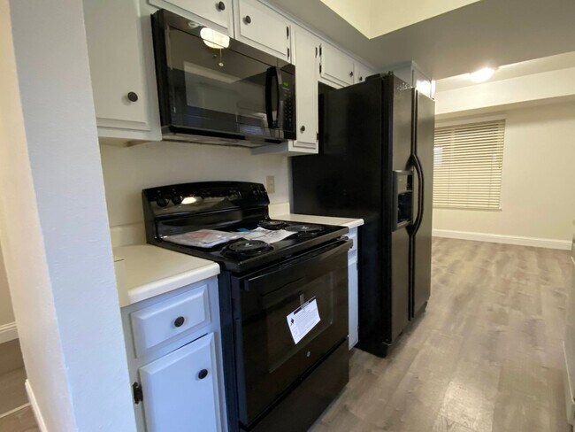 Photo - Updated Two Bed, One Bath Halfplex in Linc...