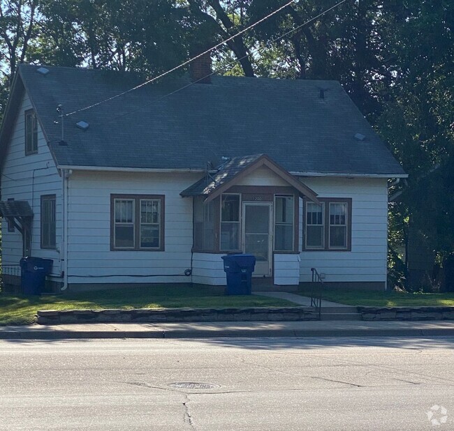 Building Photo - 3 Bedroom House in St. Cloud