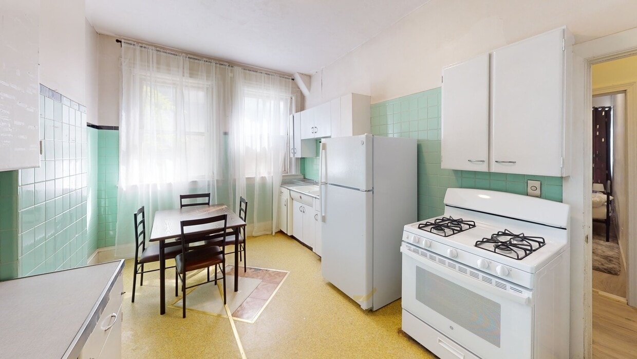 Photo - Private bedroom in 4 bed/1.5 bath Home
