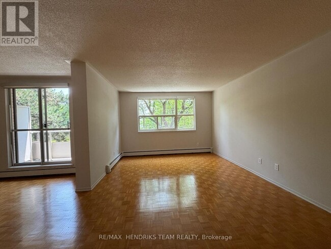 Photo - 39 Leaside Dr Unit 201