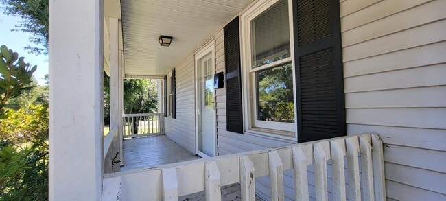 Photo - 706 Maple St