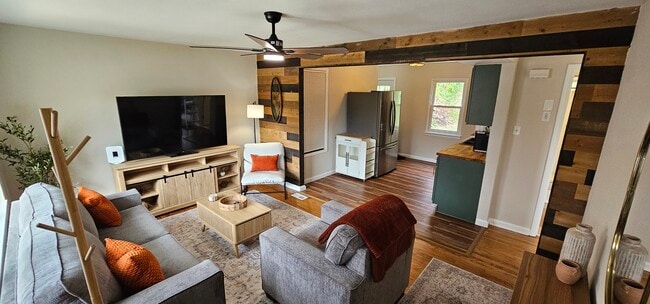 Building Photo - 2604 Tamm Ave