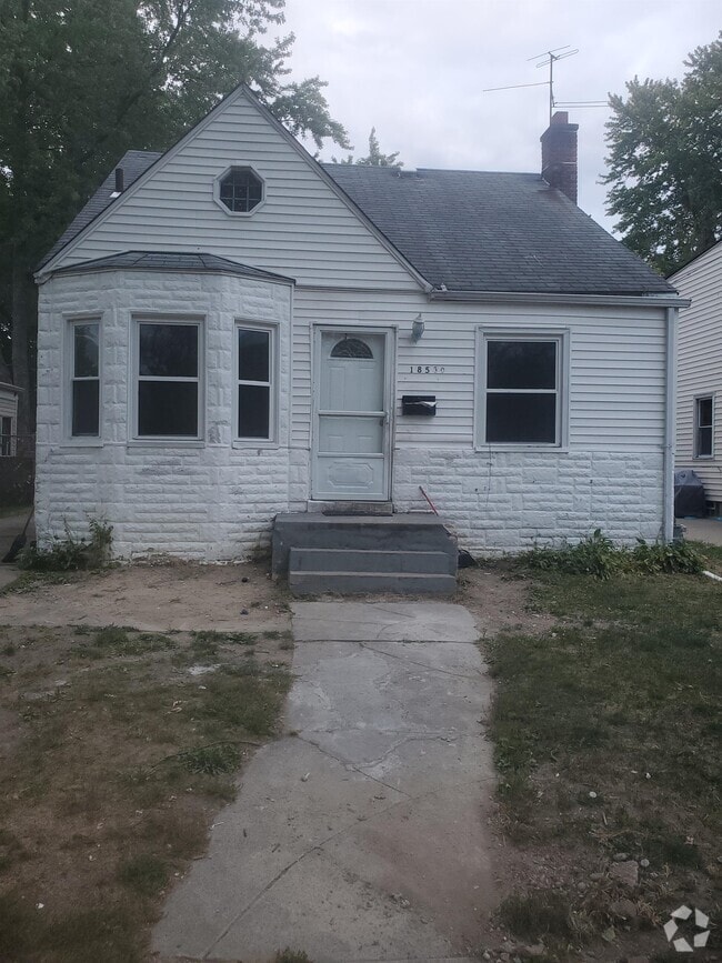Building Photo - 18530 Plainview Ave Rental