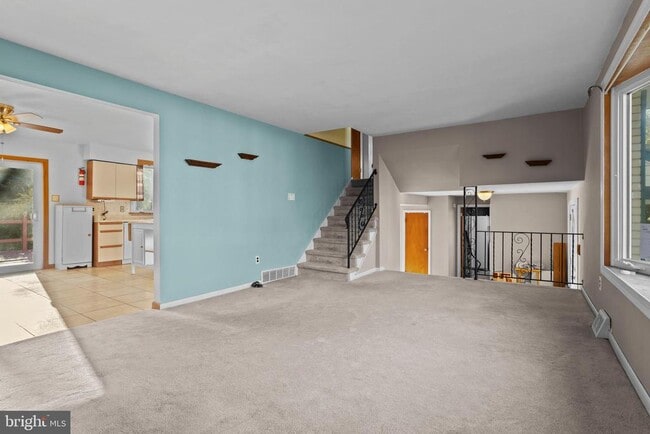 Photo - 18 Cobblestone Ln