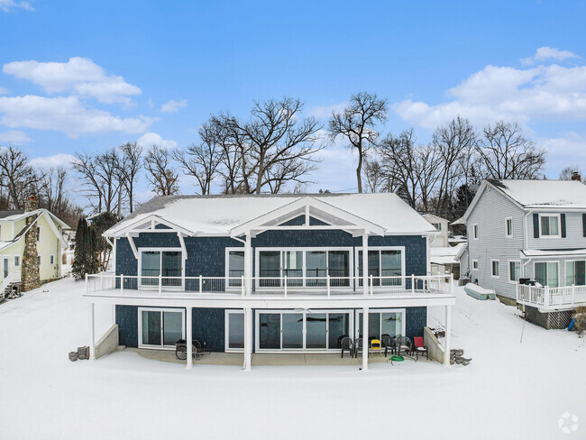 Building Photo - 462 S Woodland Dr Rental