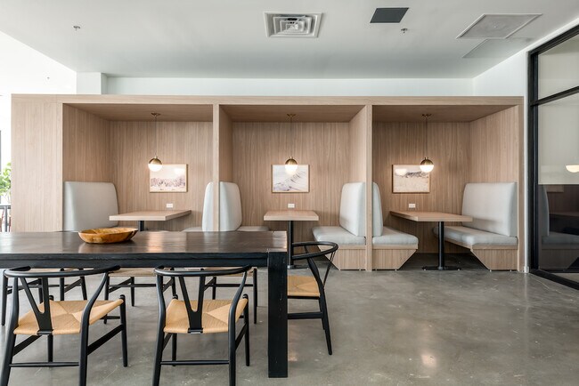 Resident Workspace With High Speed Wifi