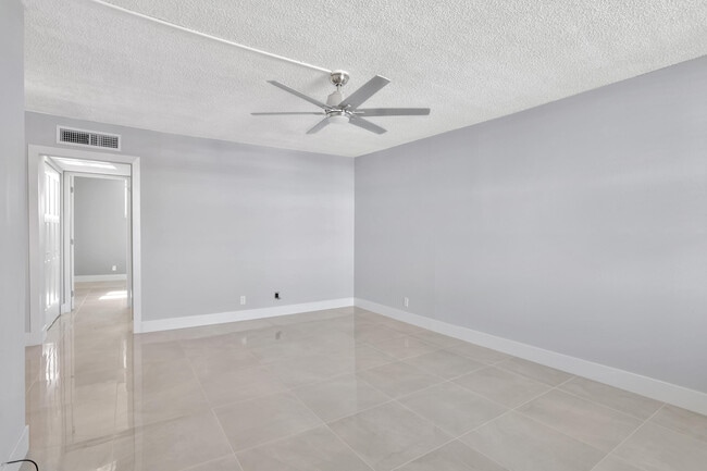 Photo - 2400 NE 10th St Unit 506