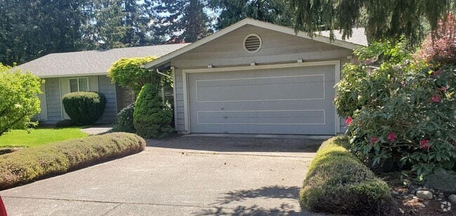 Building Photo - Fantastic 4 bedroom RAMBLER in Manorwood! Rental