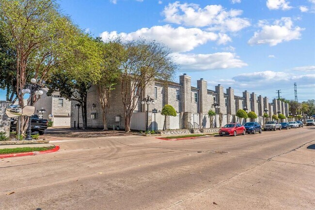 Photo - 4001 Tanglewilde St Unit 702