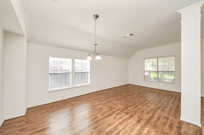 19122 Mission Manor Ln