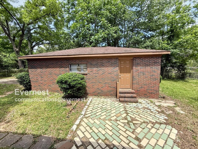 Charming 3-Bedroom Home with Fenced Yard a... - Charming 3-Bedroom Home with Fenced Yard a...