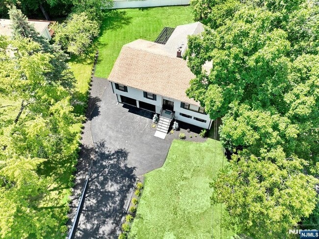 Photo - 415 Goffle Rd
